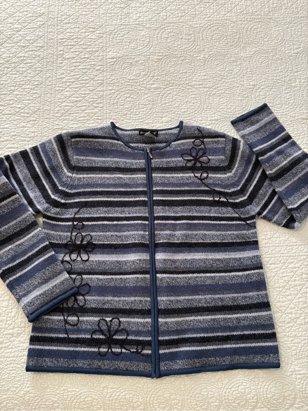 Vintage 90’s Alexandra Bartlett lambs wool full zip cardigan. Size medium.